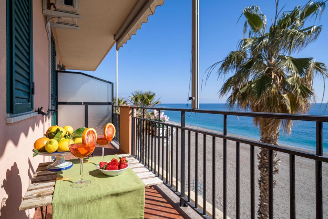 Loft Balcone Sul Mare Apartment Letojanni Ngoại thất bức ảnh