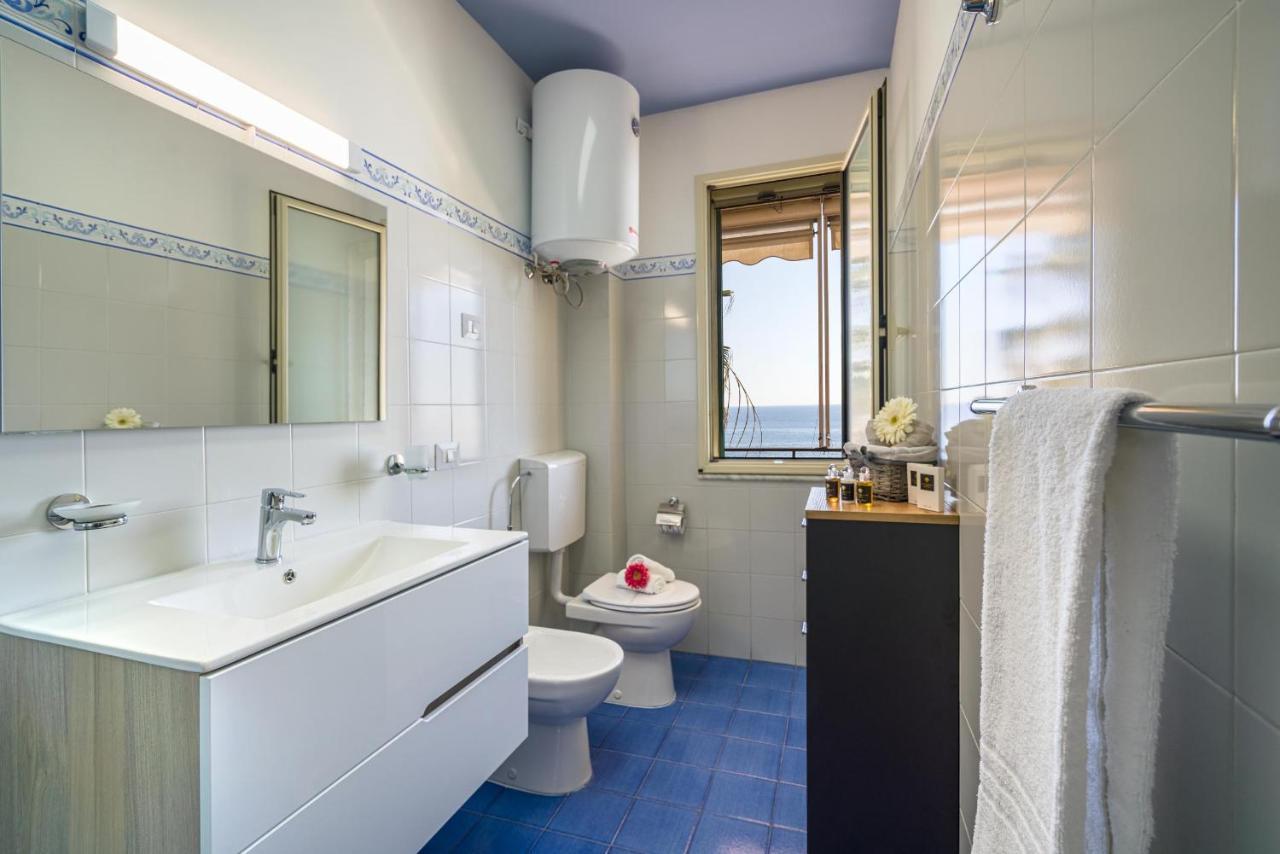 Loft Balcone Sul Mare Apartment Letojanni Ngoại thất bức ảnh