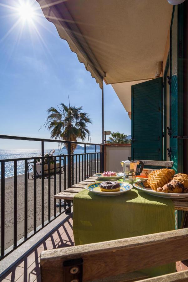 Loft Balcone Sul Mare Apartment Letojanni Ngoại thất bức ảnh