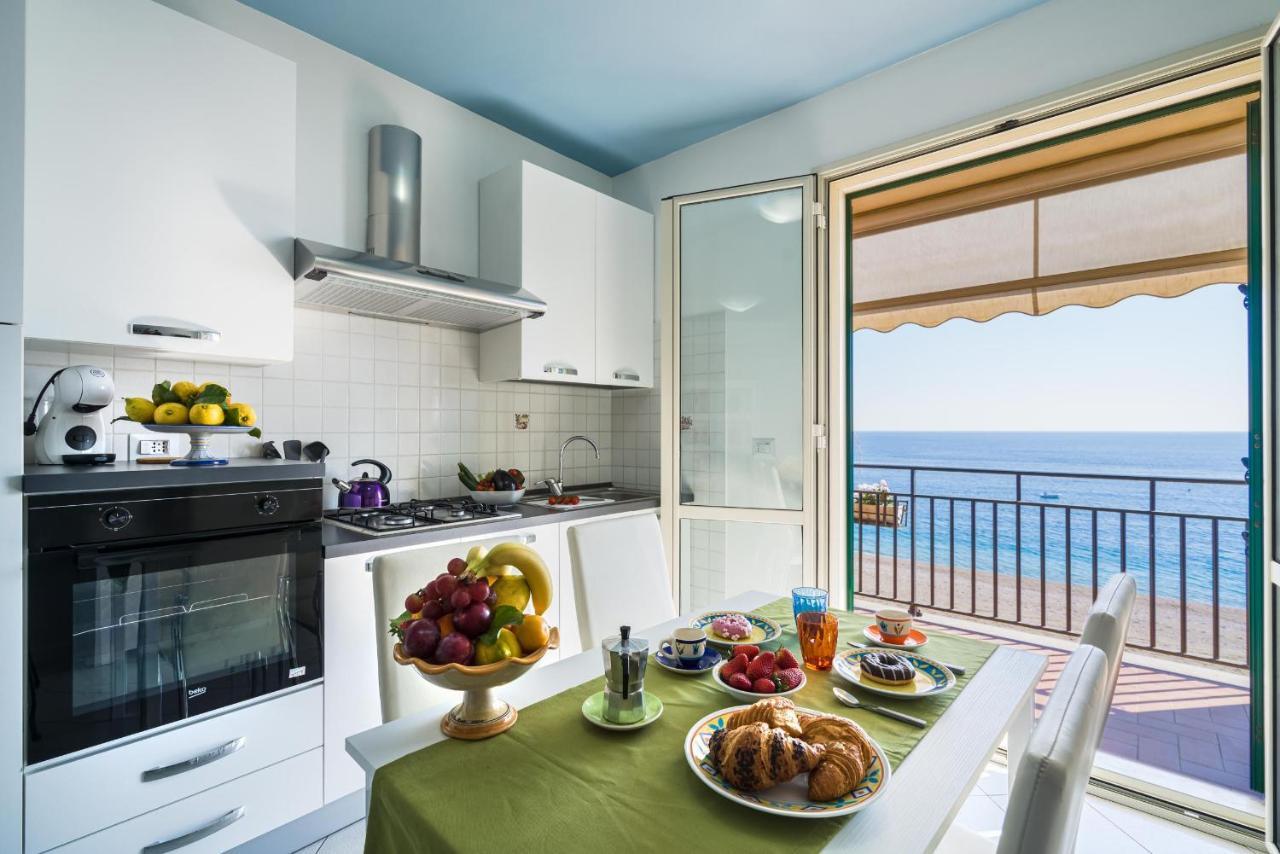 Loft Balcone Sul Mare Apartment Letojanni Ngoại thất bức ảnh