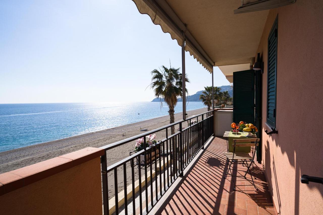 Loft Balcone Sul Mare Apartment Letojanni Ngoại thất bức ảnh