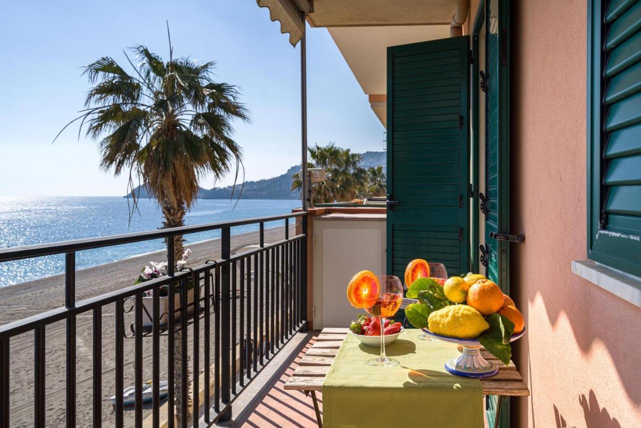 Loft Balcone Sul Mare Apartment Letojanni Ngoại thất bức ảnh