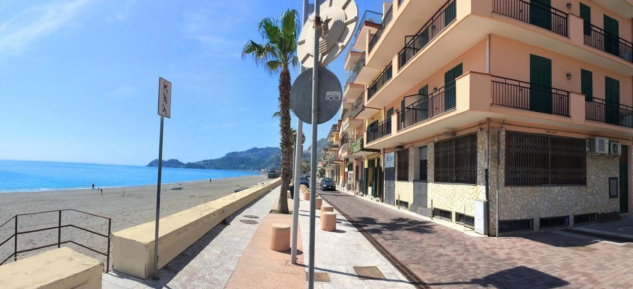 Loft Balcone Sul Mare Apartment Letojanni Ngoại thất bức ảnh